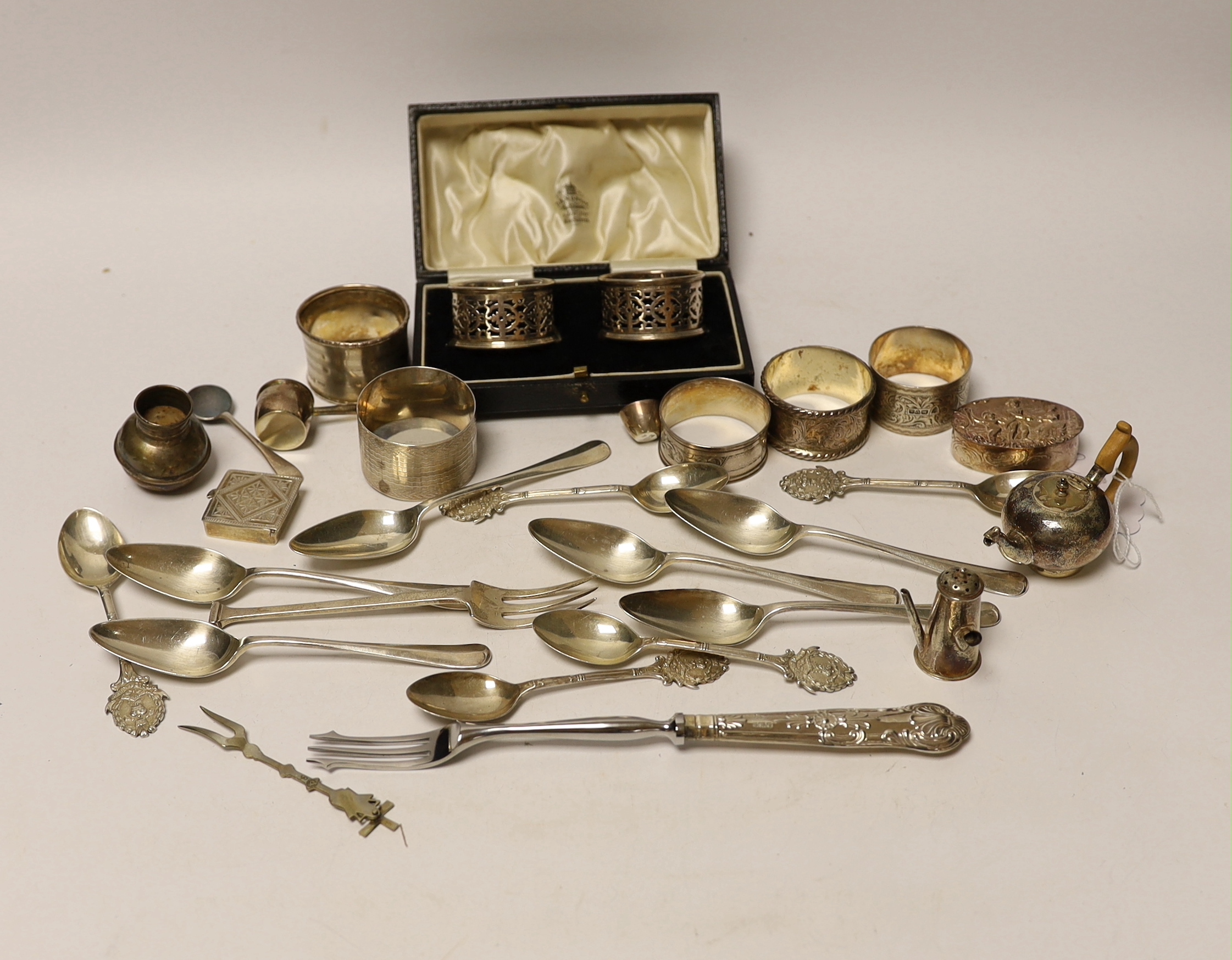 Sundry small silver including napkin rings, flatware plated items and a miniature modern silver bullet teapot, by Rodney Clive Pettit.